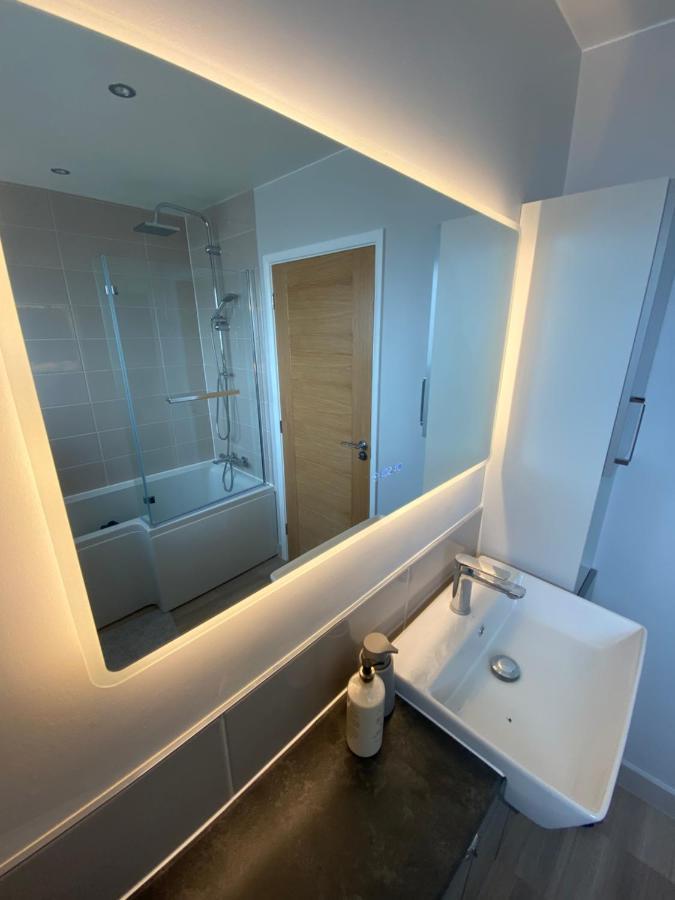 Luxury Recently Renovated 3 Bedroom Home In Sandwich Kent Bagian luar foto