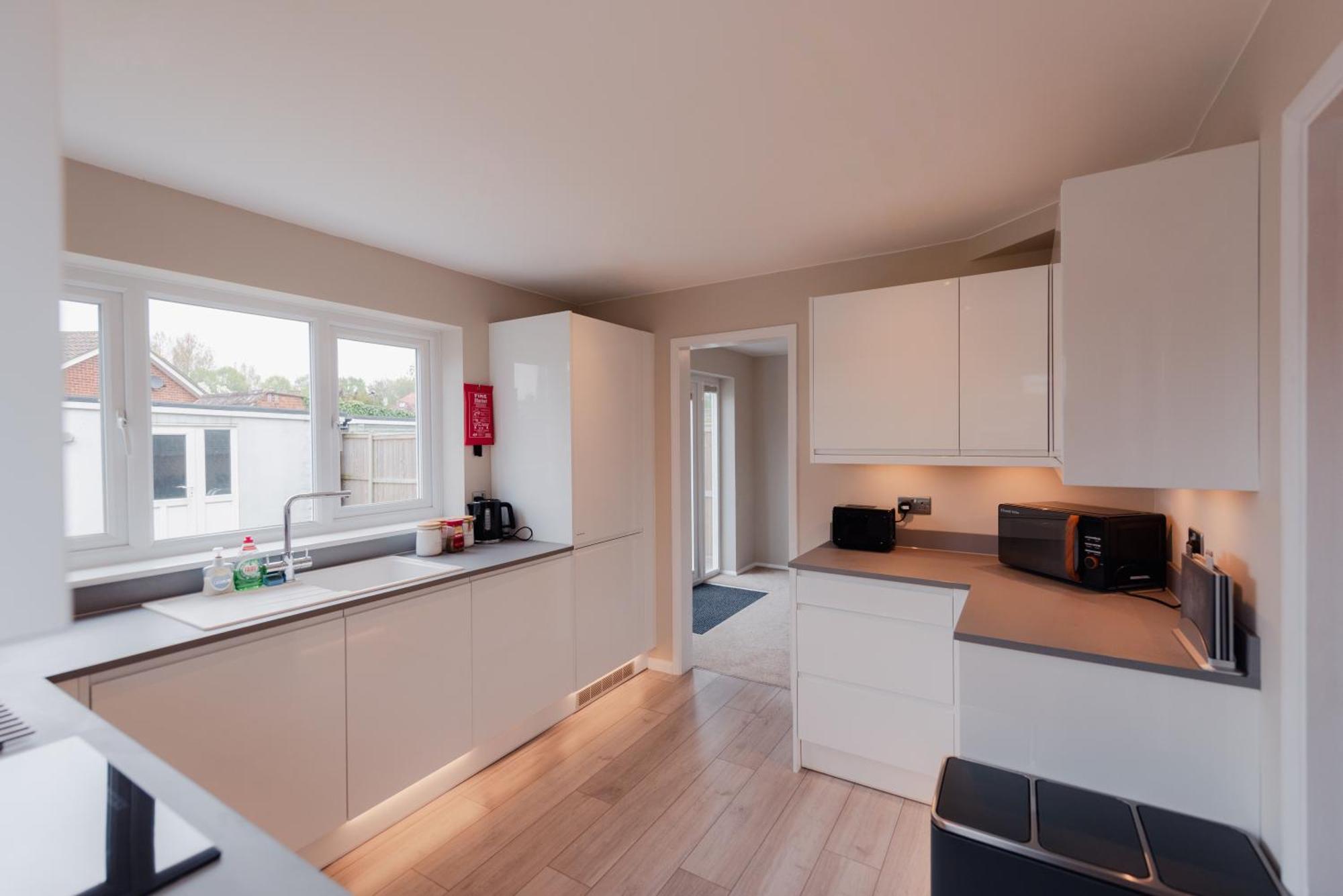 Luxury Recently Renovated 3 Bedroom Home In Sandwich Kent Bagian luar foto
