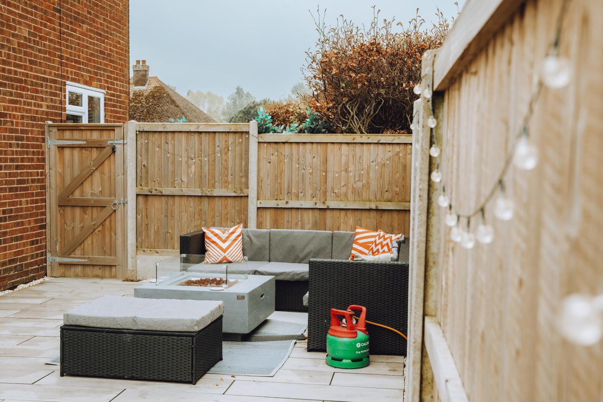 Luxury Recently Renovated 3 Bedroom Home In Sandwich Kent Bagian luar foto